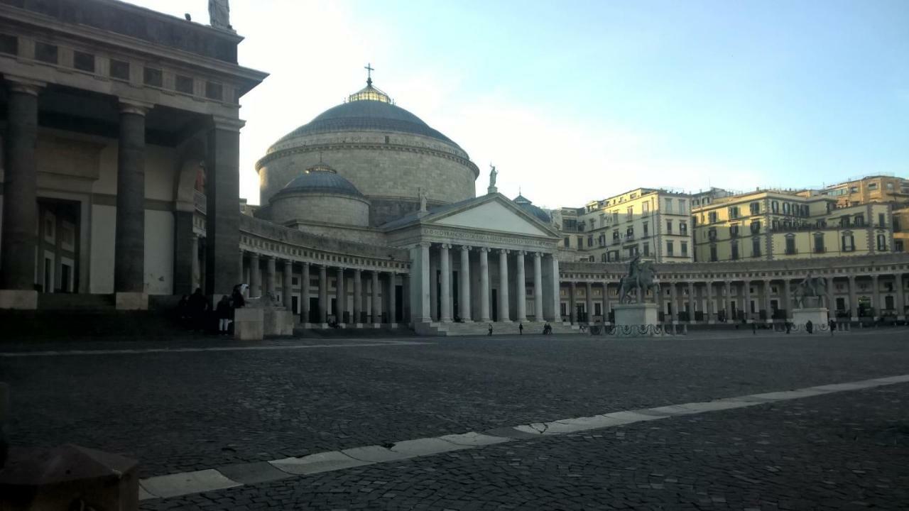 B&B Simy Napoli Bagian luar foto