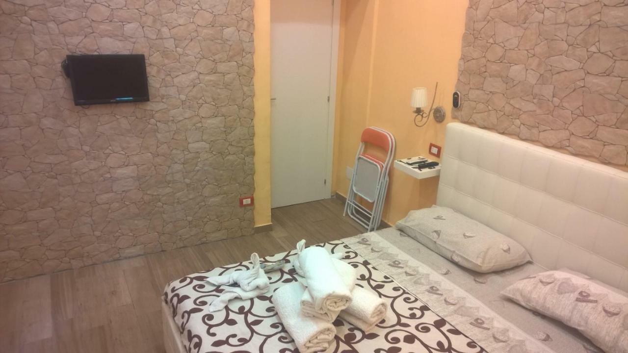 B&B Simy Napoli Bagian luar foto