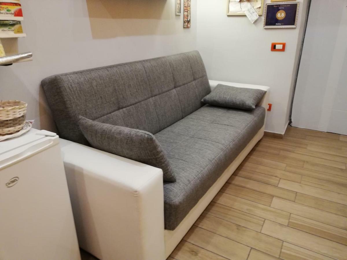 B&B Simy Napoli Bagian luar foto