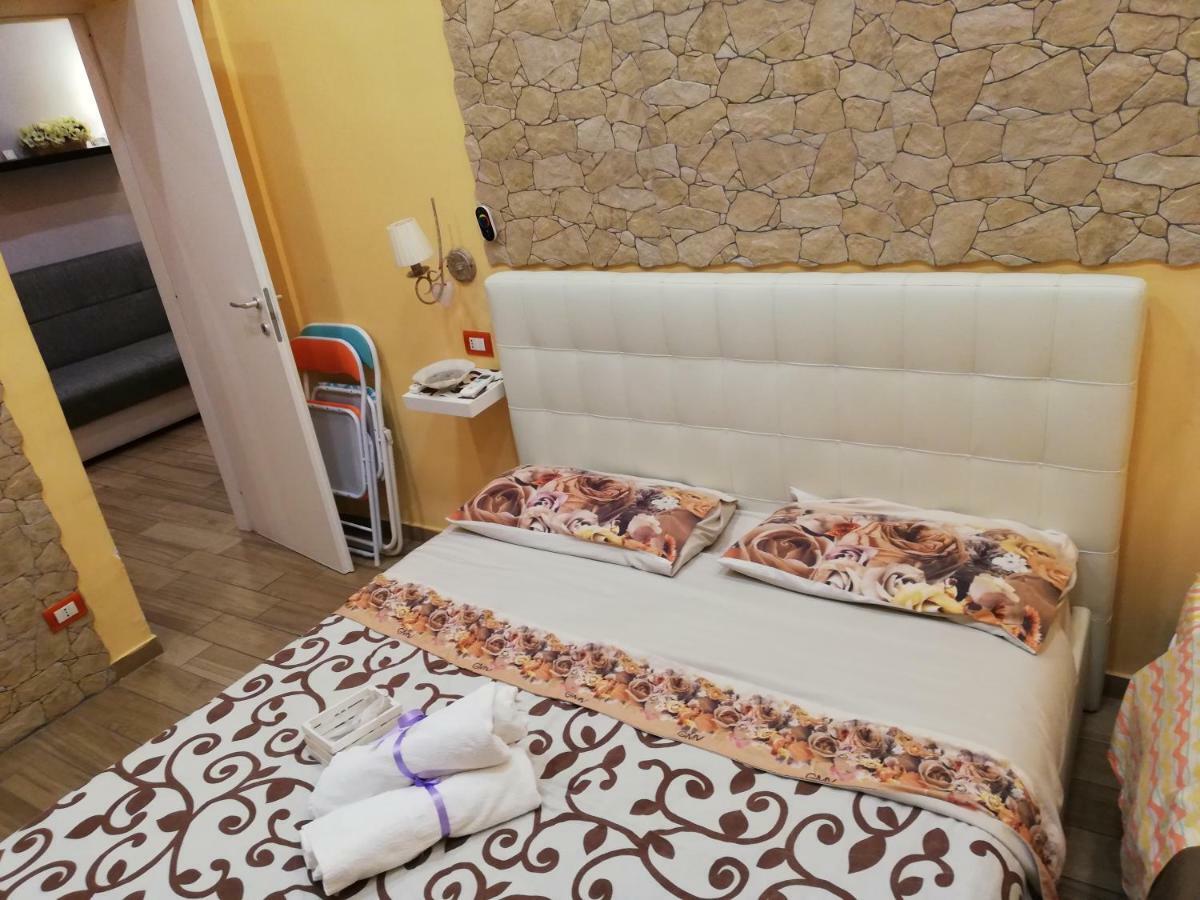 B&B Simy Napoli Bagian luar foto