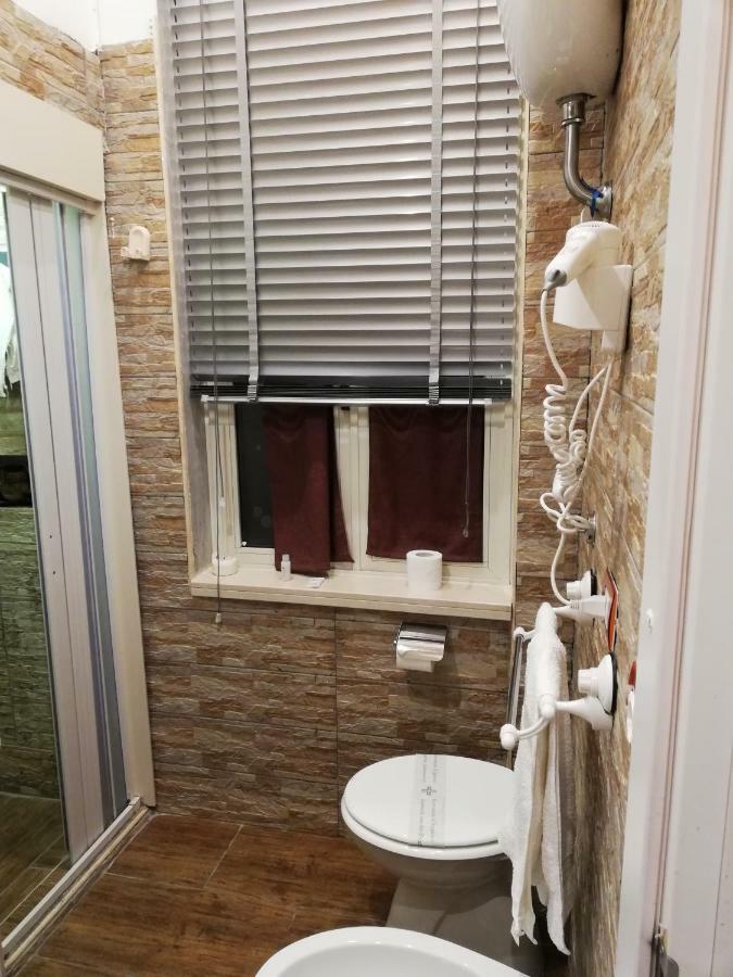 B&B Simy Napoli Bagian luar foto