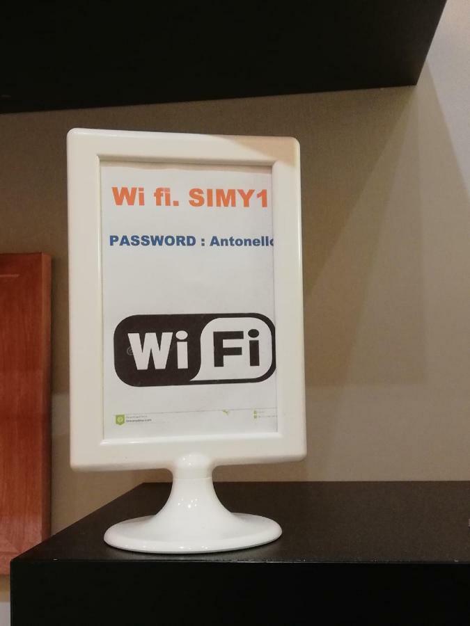 B&B Simy Napoli Bagian luar foto