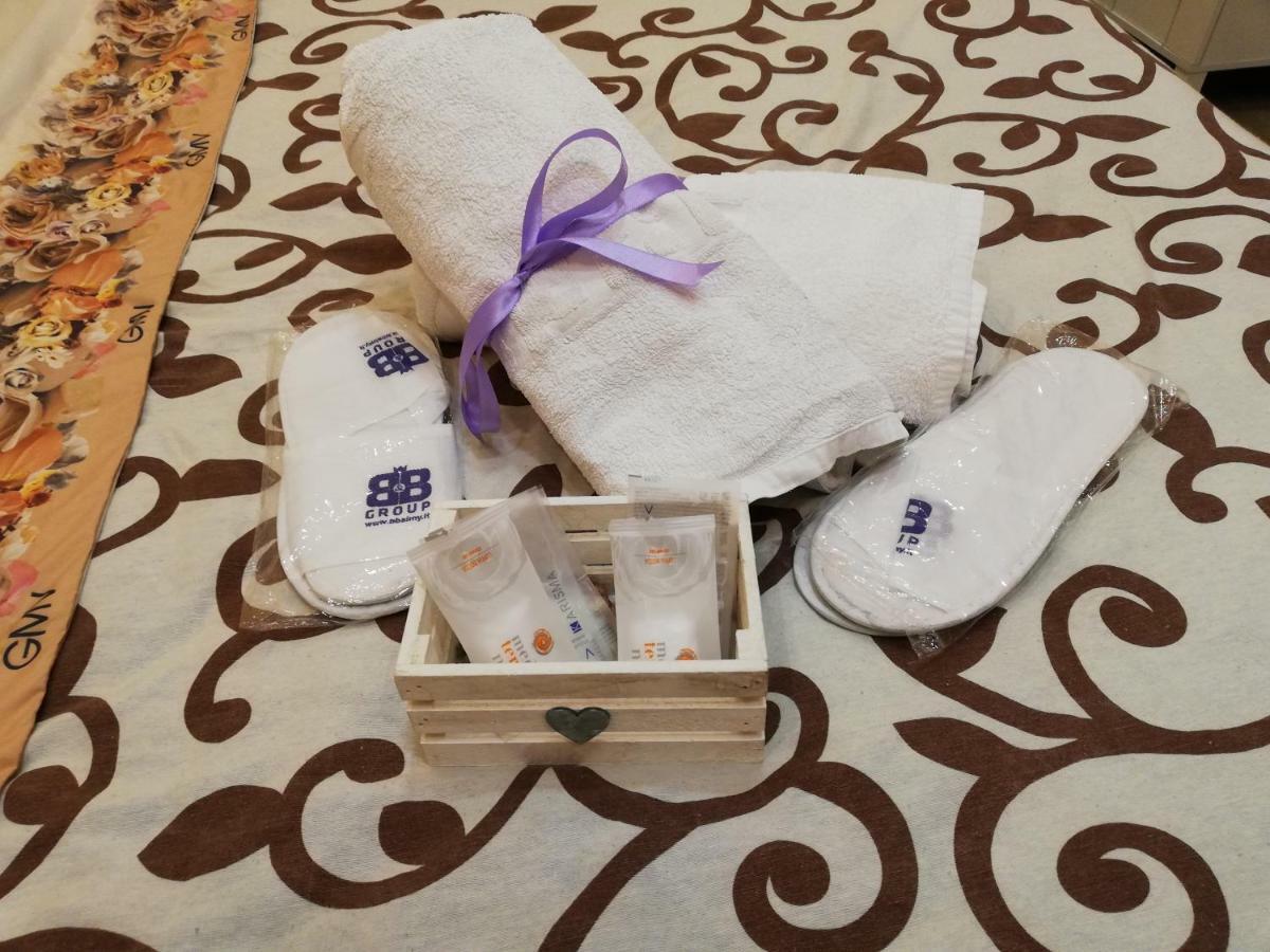 B&B Simy Napoli Bagian luar foto